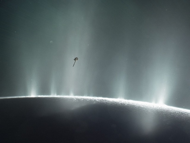 Các nhà khoa học phát hiện ra một đại dương sâu 72 kilomet bên dưới bề mặt vệ tinh Sao Thổ- Ảnh 2.