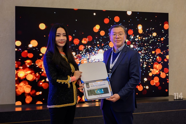 Đã có người Việt đầu tiên mua TV Micro LED 'siêu khủng' của Samsung, giá đắt ngang một căn hộ tiền tỷ- Ảnh 1.