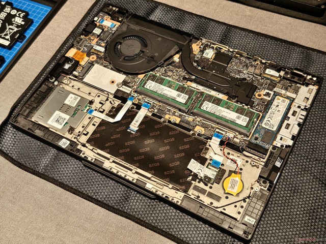 Giữa rừng laptop với RAM hàn chết, Lenovo quay trở về thiết kế dễ nâng cấp trên loạt ThinkPad mới- Ảnh 3.