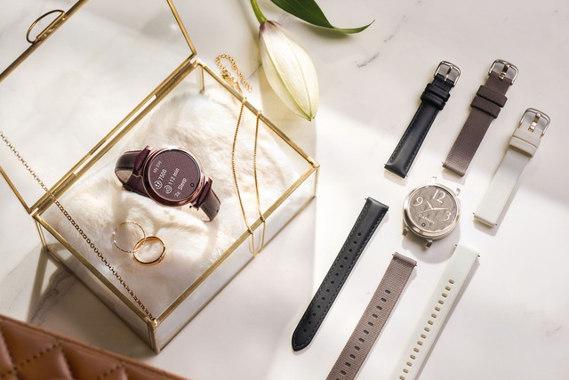 Garmin ra mắt smartwatch thời trang cho phái nữ: Thiết kế cao cấp, nhiều dây đeo, giá từ 6,99 triệu đồng- Ảnh 1.