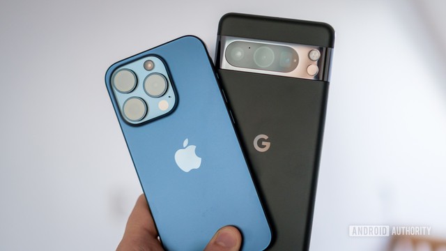 Thật bất ngờ: Có sẵn AI "nhà trồng" nhưng Apple vẫn đang đàm phán với Google để đưa AI Gemini lên iPhone- Ảnh 2.