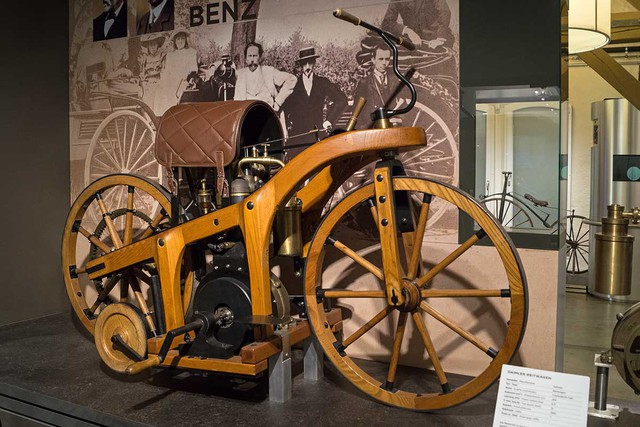 Chiếc xe máy đầu tiên trên thế giới đã được tạo ra như thế nào?- Ảnh 4.