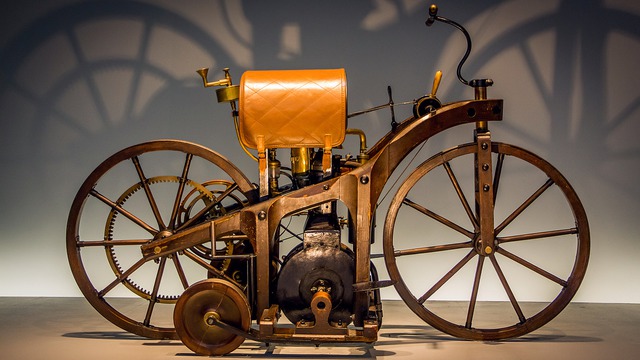 Chiếc xe máy đầu tiên trên thế giới đã được tạo ra như thế nào?- Ảnh 2.