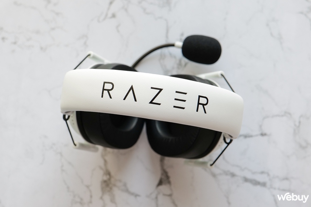 'Đập hộp' bộ đôi tai nghe Razer BlackShark V2 Hyperspeed và microphone Razer Seiren V3 Chroma- Ảnh 12.
