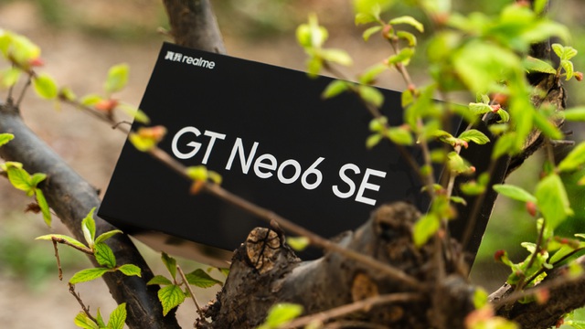 Ảnh thực tế realme GT Neo6 SE: Thiết kế cao cấp, chip Snapdragon 7+ Gen 3 cực mạnh, pin 5500mAh, giá chưa tới 6 triệu đồng- Ảnh 1.