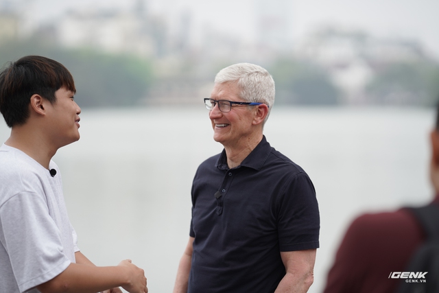 Tim Cook có mặt tại Hồ Hoàn Kiếm, giao lưu cùng Duy Thẩm và báo chí- Ảnh 8.