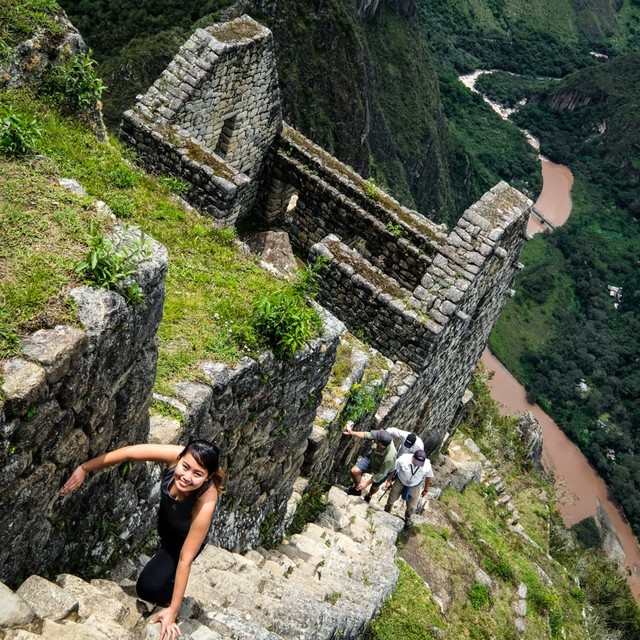 Tại sao 'bậc thang tử thần' ở Huayna Picchu của Peru lại dốc đến vậy?- Ảnh 1.