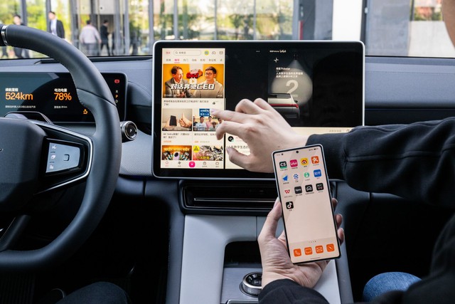Đi ngược VinFast, hãng xe điện này vừa ra mắt smartphone riêng: Giá tận 25 triệu đồng, nhưng mua xe sẽ được tặng miễn phí- Ảnh 4.