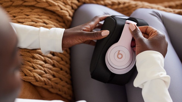 Apple ra mắt Beats Solo 4: Cải thiện chất lượng âm thanh, pin lâu hơn- Ảnh 4.