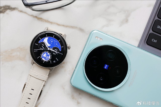 Ra mắt smartwatch hỗ trợ đo ECG thiết kế đẹp, có eSIM, màn hình AMOLED, pin 16 ngày, giá rẻ bằng một nửa Apple Watch- Ảnh 3.