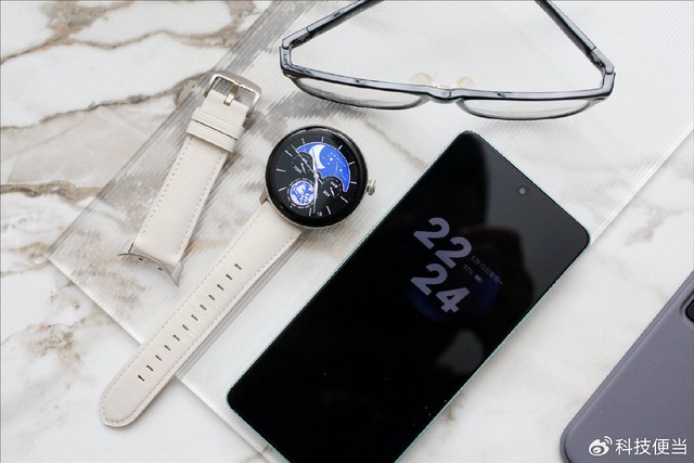 Ra mắt smartwatch hỗ trợ đo ECG thiết kế đẹp, có eSIM, màn hình AMOLED, pin 16 ngày, giá rẻ bằng một nửa Apple Watch- Ảnh 2.