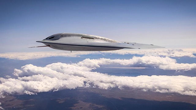 Không quân Mỹ công bố những bức ảnh chính thức đầu tiên về 'siêu máy bay tàng hình' B-21!- Ảnh 1.