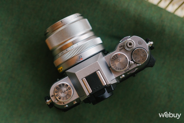 Trên tay Fujifilm X-T50: Nhỏ, nhẹ và vòng xoay giả lập màu phim khá 'vui vẻ'- Ảnh 4.