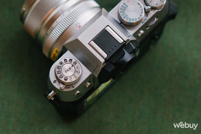 Trên tay Fujifilm X-T50: Nhỏ, nhẹ và vòng xoay giả lập màu phim khá 'vui vẻ'- Ảnh 5.