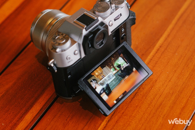 Trên tay Fujifilm X-T50: Nhỏ, nhẹ và vòng xoay giả lập màu phim khá 'vui vẻ'- Ảnh 11.