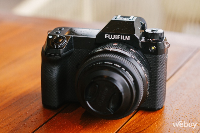 Đây là máy ảnh Fujifilm GFX100S II: Cảm biến 'to đùng' 102MP nằm trong thiết kế quen thuộc- Ảnh 2.