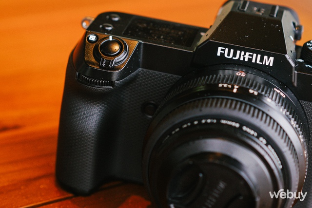 Đây là máy ảnh Fujifilm GFX100S II: Cảm biến 'to đùng' 102MP nằm trong thiết kế quen thuộc- Ảnh 3.