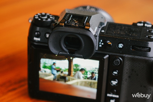 Đây là máy ảnh Fujifilm GFX100S II: Cảm biến 'to đùng' 102MP nằm trong thiết kế quen thuộc- Ảnh 11.