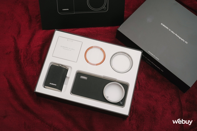 Mở hộp Xiaomi 14 Ultra chính hãng kèm bộ phụ kiện chụp ảnh cực chất: Máy ảnh compact giá hơn 30 triệu đồng dành cho các "dân chơi" Việt- Ảnh 2.