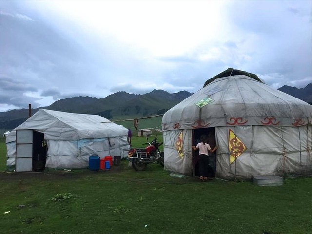 Những người du mục Mông Cổ sống trong lều đi vệ sinh và tắm như thế nào?- Ảnh 1.