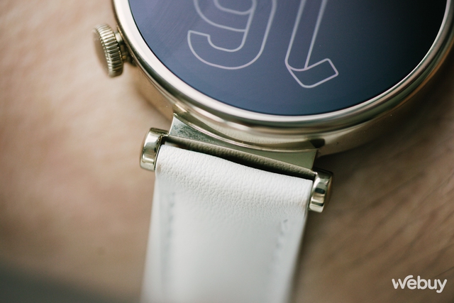 Bộ sưu tập vòng đeo, đồng hồ thông minh đẹp và hiện đại dành riêng cho chị em- Ảnh 2.