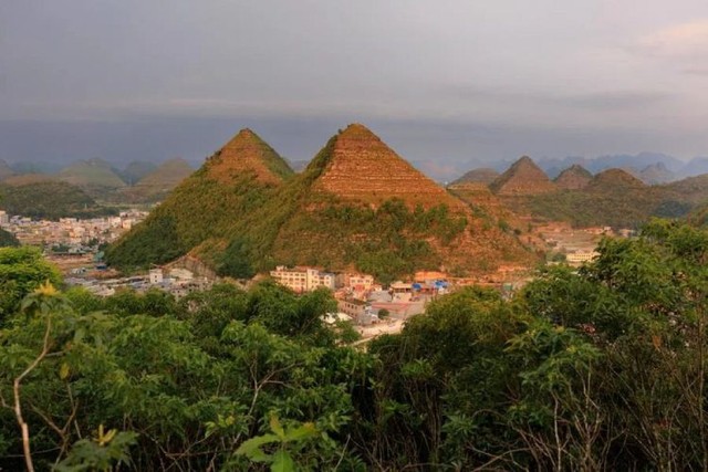 Những ngọn núi hình kim tự tháp của Trung Quốc làm dấy lên vô số thuyết âm mưu!- Ảnh 3.