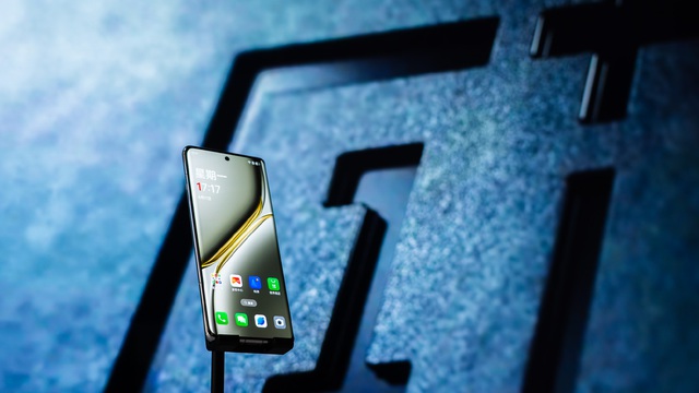 Cận cảnh smartphone chip Snapdragon 8 Gen 3 mạnh ngang Galaxy S24 Ultra nhưng giá chỉ hơn 11 triệu đồng, lại còn có pin khủng 6100mAh- Ảnh 7.