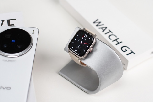 Lại xuất hiện đồng hồ giống Apple Watch: Hỗ trợ eSIM, pin 21 ngày, tích hợp AI, giá chỉ 2,8 triệu đồng- Ảnh 1.