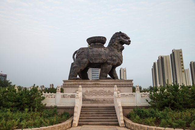 Con sư tử sắt nặng 32 tấn tại Trung Quốc đã tồn tại hàng nghìn năm trước mưa gió, nhưng lại bị đổ do sự bảo vệ 'tự cho mình là đúng' của các chuyên gia!- Ảnh 1.