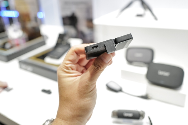 Cận cảnh bộ công cụ lưu trữ nhỏ gọn trong lòng bàn tay, tối ưu cho dân làm nội dung trên iPhone của Lexar- Ảnh 6. Cận cảnh bộ công cụ lưu trữ nhỏ gọn trong lòng bàn tay, tối ưu cho dân làm nội dung trên iPhone của Lexar- Ảnh 6.