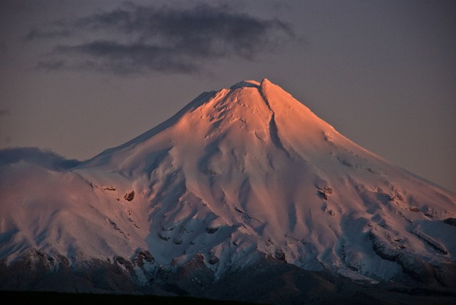 Tại sao núi Taranaki ở New Zealand lại có ranh giới gần như hình tròn hoàn hảo, giống như được tạo ra bởi con người?- Ảnh 4.