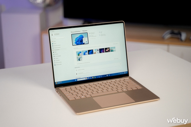 Trên tay Surface Laptop 7 dùng Snapdragon X Elite hàng hiếm tại Việt Nam: Chiếc Macbook của thế giới Windows là đây?- Ảnh 1.