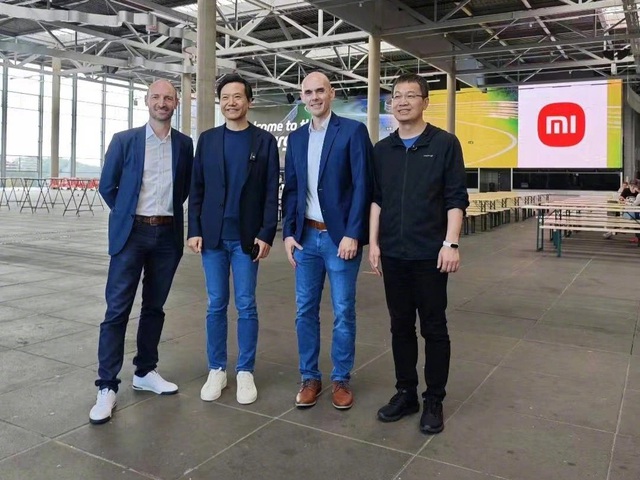 Đích thân CEO Xiaomi Lôi Quân lái xe điện SU7 Ultra tại trường đua Nurburgring- Ảnh 1.