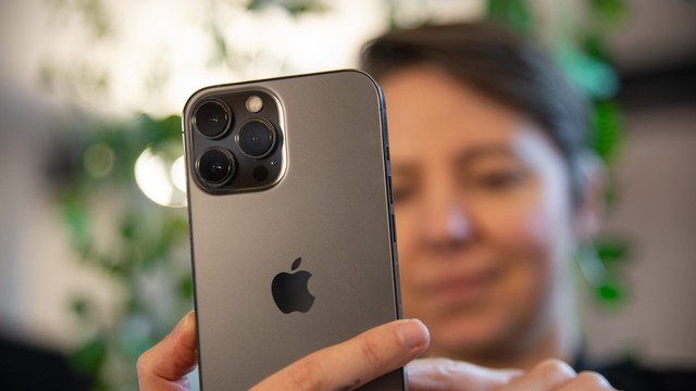 iPhone 17 sẽ có camera selfie nâng cấp cực xịn, nhưng Gen Z liệu có thích?- Ảnh 1.