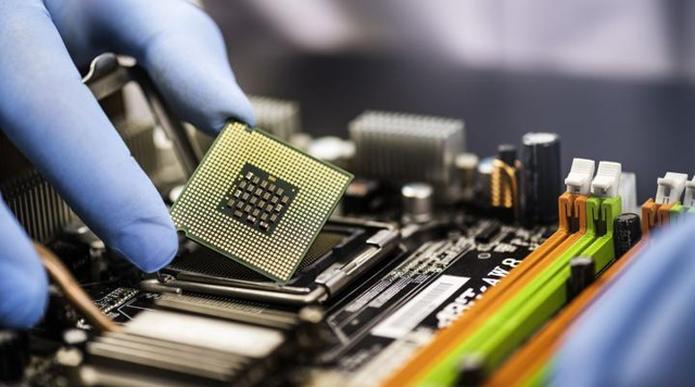 Sa thải 15,000 nhân viên, cổ phiếu lao dốc nặng nề: Intel sẽ đi vào vết xe đổ của Nokia và Kodak?- Ảnh 1. Sa thải 15,000 nhân viên, cổ phiếu lao dốc nặng nề: Intel sẽ đi vào vết xe đổ của Nokia và Kodak?- Ảnh 1.