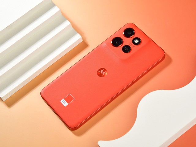 Ra mắt smartphone nhỏ gọn hiếm hoi phân khúc tầm trung: Mặt lưng giả da, chip Dimensity 7300, camera 50MP, có chống nước IP68- Ảnh 4.