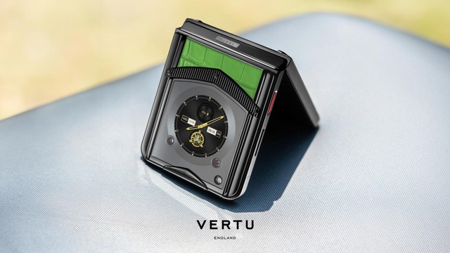 Vertu cũng có điện thoại gập: Cấu hình lỗi thời nhưng thiết kế siêu bền, 2 chip, 3 hệ điều hành bảo mật, giá cao nhất ngang Vinfast VF3- Ảnh 1. Vertu cũng có điện thoại gập: Cấu hình lỗi thời nhưng thiết kế siêu bền, 2 chip, 3 hệ điều hành bảo mật, giá cao nhất ngang Vinfast VF3- Ảnh 1.