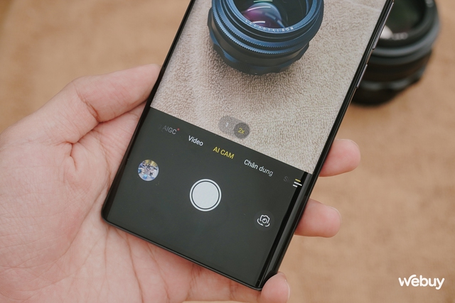 Điện thoại này giá chính hãng chỉ hơn 4 triệu đồng: Thiết kế siêu mỏng, màn hình AMOLED cong, camera 50MP có chống rung quang học, pin 5.000mAh- Ảnh 13.