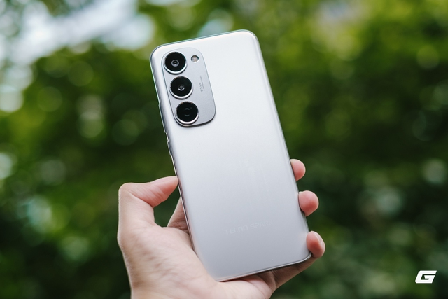 Điện thoại này siêu mỏng thiết kế đẹp, camera 50MP, có sạc không dây như MagSafe, giá chỉ hơn 5 triệu đồng- Ảnh 1. Điện thoại này siêu mỏng thiết kế đẹp, camera 50MP, có sạc không dây như MagSafe, giá chỉ hơn 5 triệu đồng- Ảnh 1.
