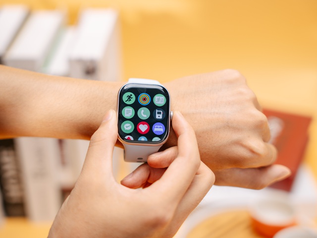 vivo ra mắt đồng hồ mới: Thiết kế giống Apple Watch, màn hình siêu sáng, pin 17 ngày, giá chưa tới 2 triệu đồng- Ảnh 1. vivo ra mắt đồng hồ mới: Thiết kế giống Apple Watch, màn hình siêu sáng, pin 17 ngày, giá chưa tới 2 triệu đồng- Ảnh 1.