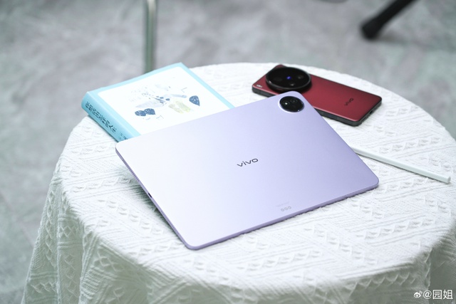 Cận cảnh máy tính bảng mới của vivo: Màn hình lớn 12 inch 144Hz, chip Snapdragon 8s Gen 3, pin 10.000mAh, liệu sẽ bán chính hãng?- Ảnh 2. Cận cảnh máy tính bảng mới của vivo: Màn hình lớn 12 inch 144Hz, chip Snapdragon 8s Gen 3, pin 10.000mAh, liệu sẽ bán chính hãng?- Ảnh 2.