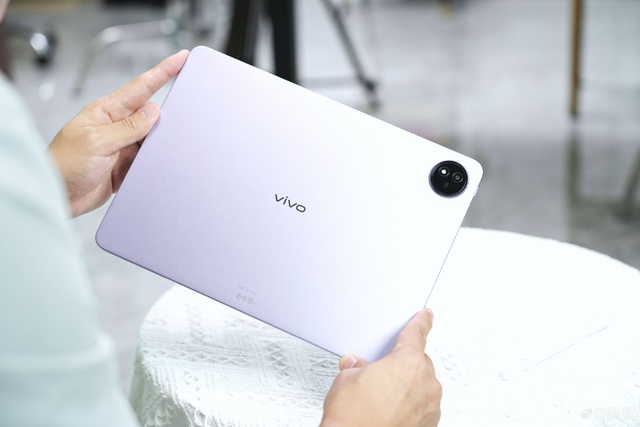 Cận cảnh máy tính bảng mới của vivo: Màn hình lớn 12 inch 144Hz, chip Snapdragon 8s Gen 3, pin 10.000mAh, liệu sẽ bán chính hãng?- Ảnh 1. Cận cảnh máy tính bảng mới của vivo: Màn hình lớn 12 inch 144Hz, chip Snapdragon 8s Gen 3, pin 10.000mAh, liệu sẽ bán chính hãng?- Ảnh 1.