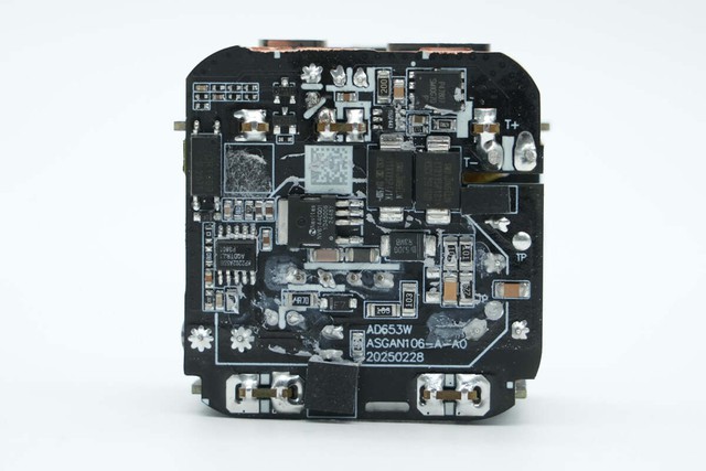 Xiaomi có củ sạc 67W mới: Thiết kế nhỏ gọn, có cáp rút tích hợp, giá sale 600.000 đồng- Ảnh 13. Xiaomi có củ sạc 67W mới: Thiết kế nhỏ gọn, có cáp rút tích hợp, giá sale 600.000 đồng- Ảnh 13.