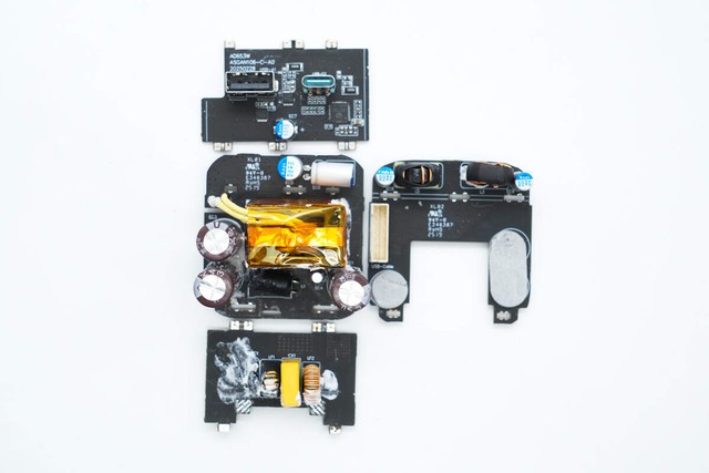 Xiaomi có củ sạc 67W mới: Thiết kế nhỏ gọn, có cáp rút tích hợp, giá sale 600.000 đồng- Ảnh 14. Xiaomi có củ sạc 67W mới: Thiết kế nhỏ gọn, có cáp rút tích hợp, giá sale 600.000 đồng- Ảnh 14.