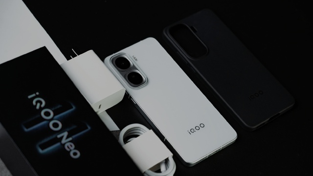 vivo ra mắt điện thoại chip Snapdragon 8 Elite, pin 7.500mAh giá rẻ nhất thế giới- Ảnh 2. vivo ra mắt điện thoại chip Snapdragon 8 Elite, pin 7.500mAh giá rẻ nhất thế giới- Ảnh 2.