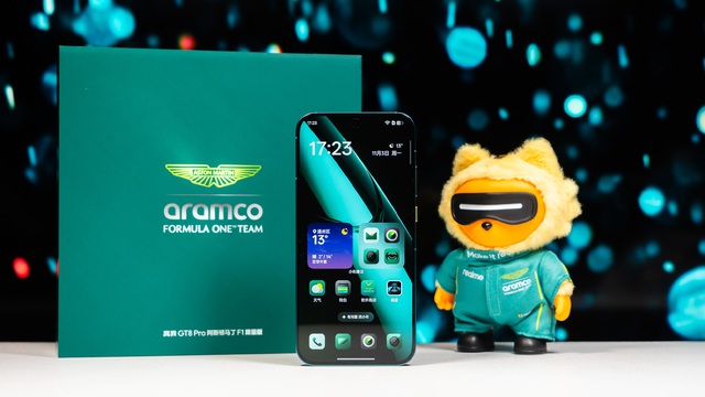 realme GT8 Pro có thêm bản Aston Martin giới hạn dành cho fan F1: Màu ngọc lam, nút nguồn neon, camera 200 "chấm", giá hơn 20 triệu đồng - Ảnh 9.