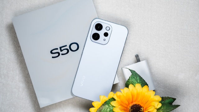 Điện thoại vivo đẹp như OPPO Find X9: Snapdragon 8s Gen 3, pin 6.500 mAh, camera tiềm vọng 50 MP - Ảnh 1.