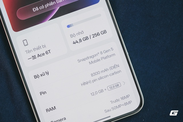 OnePlus 15R ch&iacute;nh thức ra mắt: Pin 7.400 mAh, Snapdragon 8 Gen 5, gi&aacute; từ khoảng 18,5 triệu đồng, l&agrave; chiếc m&aacute;y n&agrave;y đổi t&ecirc;n nhưng cắt giảm cũng kha kh&aacute; - Ảnh 3.