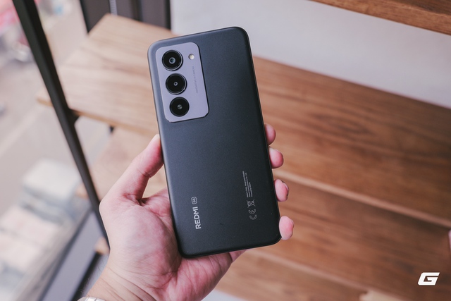 Đây là điện thoại Xiaomi pin 7.000mAh, hỗ trợ 5G giá rẻ nhất - Ảnh 1.