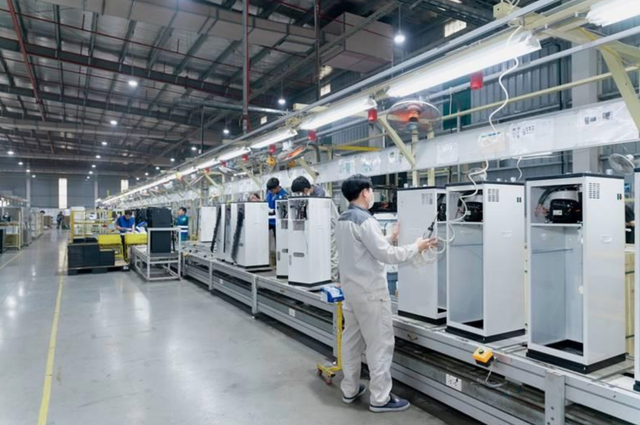 Tham quan nhà máy điện máy gia dụng Hòa Phát ở Ninh Bình, trải nghiệm nhanh mẫu máy lọc nước Hydrogen ion kiềm mới - Ảnh 1.